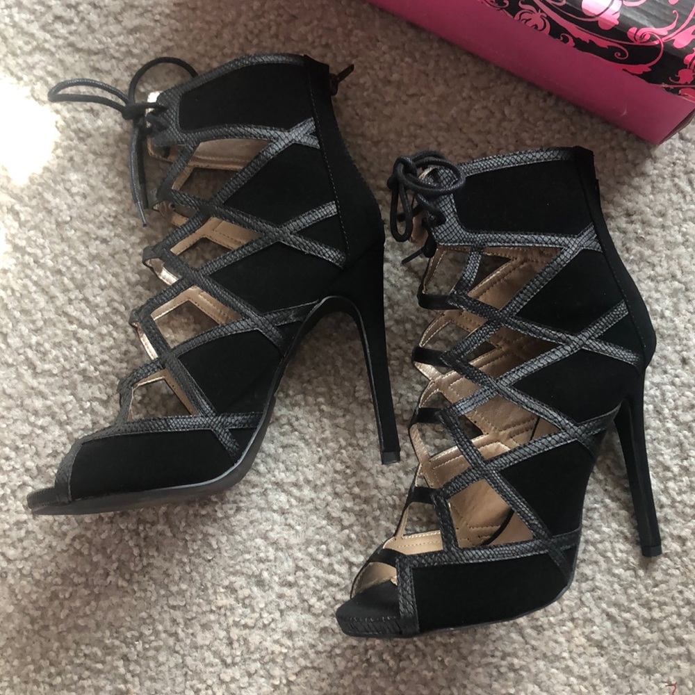 Black Heels - Picture 5 of 6